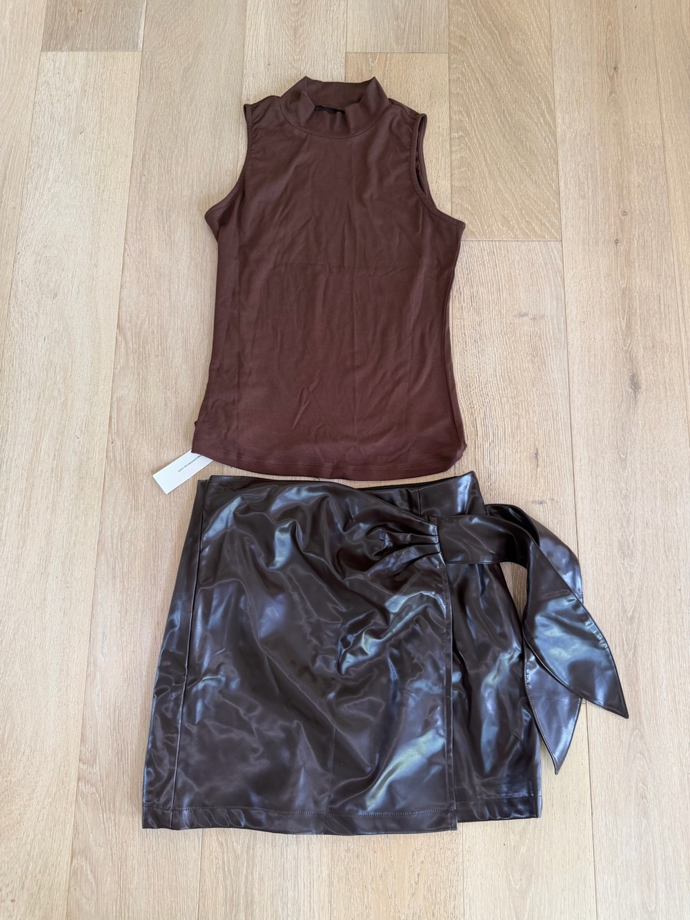 NWT Commense Mock Neck Top & Faux Leather Skirt Set, Size M - Picture 4 of 5